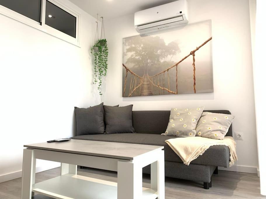 Apartamento Con Encanto Y Piscina Фуeнхирола Екстериор снимка