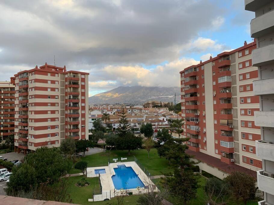 Apartamento Con Encanto Y Piscina Фуeнхирола Екстериор снимка