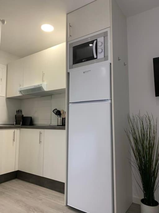 Apartamento Con Encanto Y Piscina Фуeнхирола Екстериор снимка