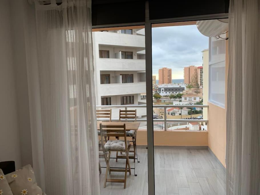 Apartamento Con Encanto Y Piscina Фуeнхирола Екстериор снимка