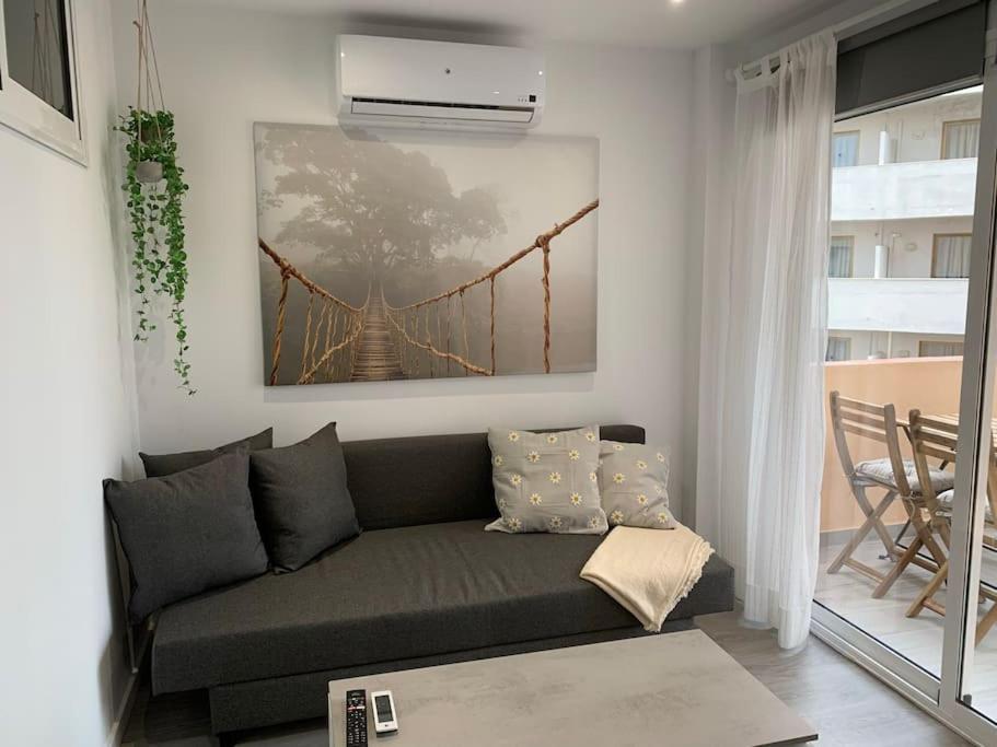 Apartamento Con Encanto Y Piscina Фуeнхирола Екстериор снимка